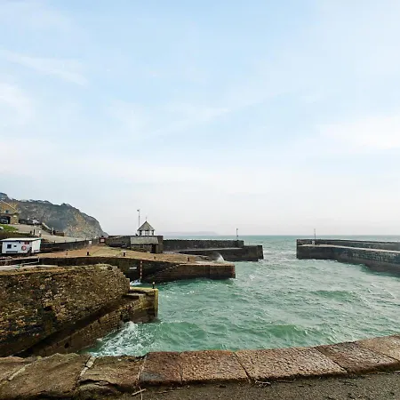 Holiday home Salty Dog - Charlestown *